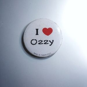 This is a vintage Ozzy Osbourne pen that quotes I love Ozzy this pins very old a